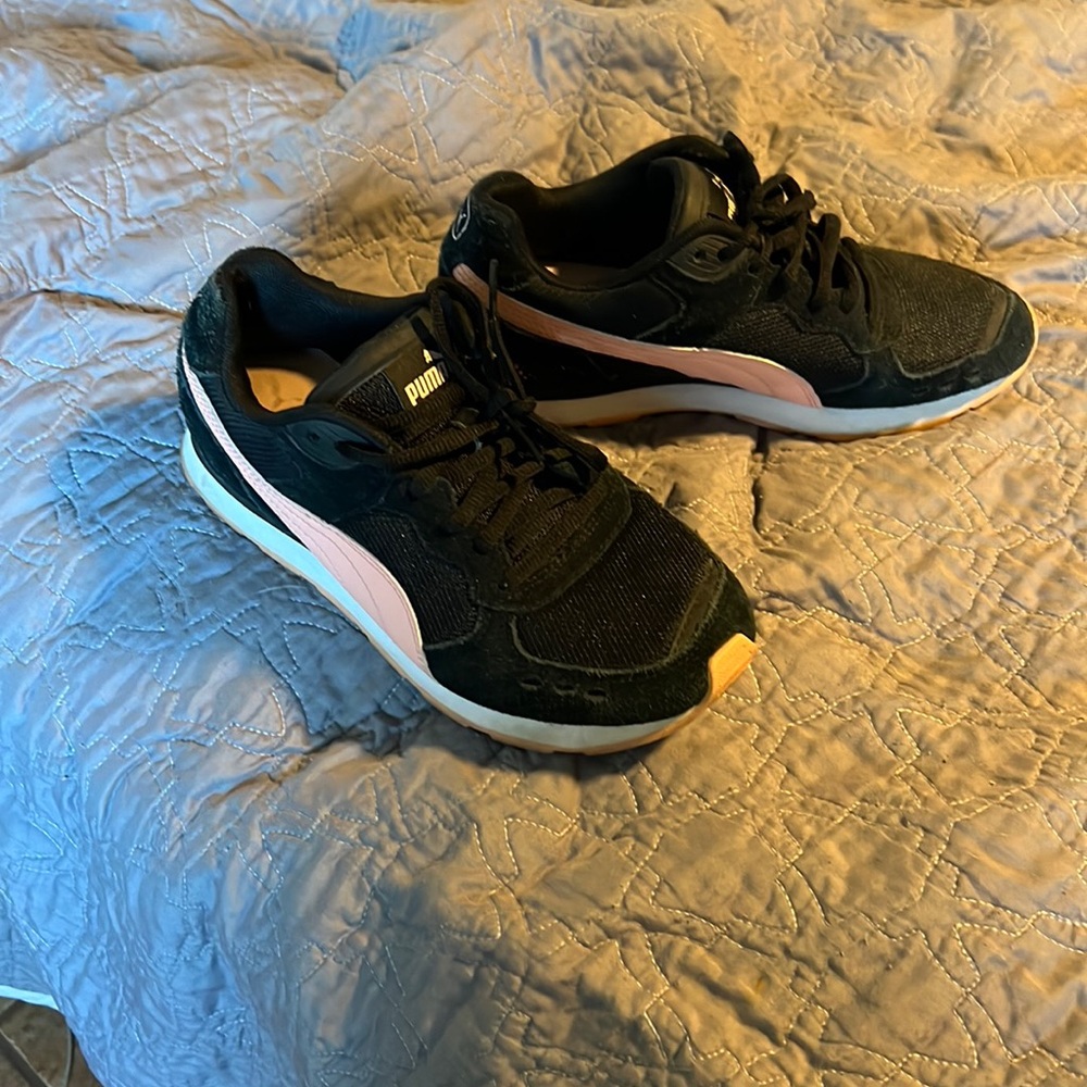 Puma sneakers size 6.5